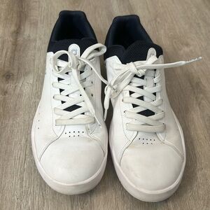 Men’s white casual sneakers